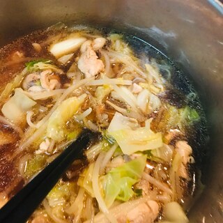 醤油ラーメンアレンジ　とりもも肉　キャベツ　もやし